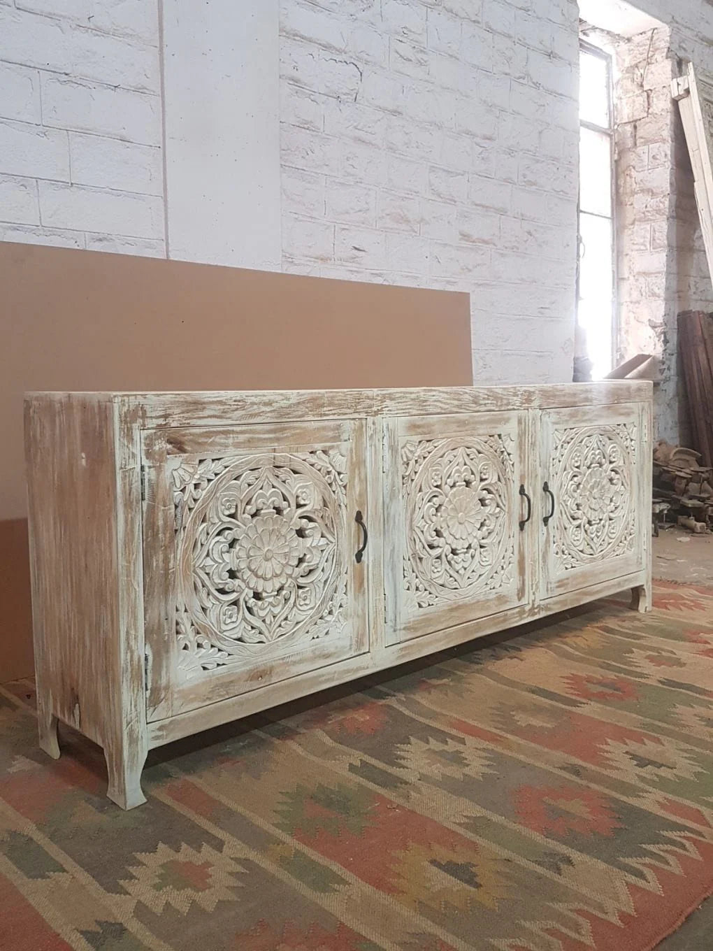 Hand‑carved wooden buffet sideboard with whitewash finish, French arched panels, 200 × 80 × 40 cm.