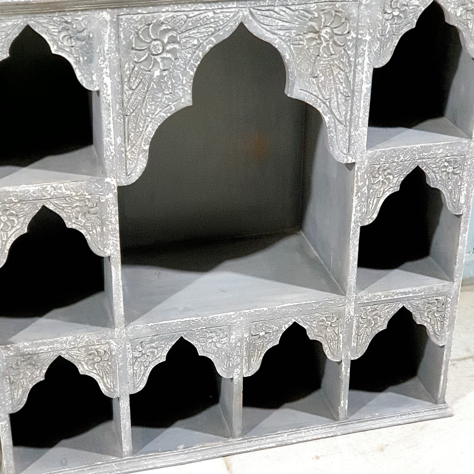 Hand‑Carved Mango Wood Mehrab Bookshelf — Grey Finish, Arched Openings, 90 × 90 × 30 cm