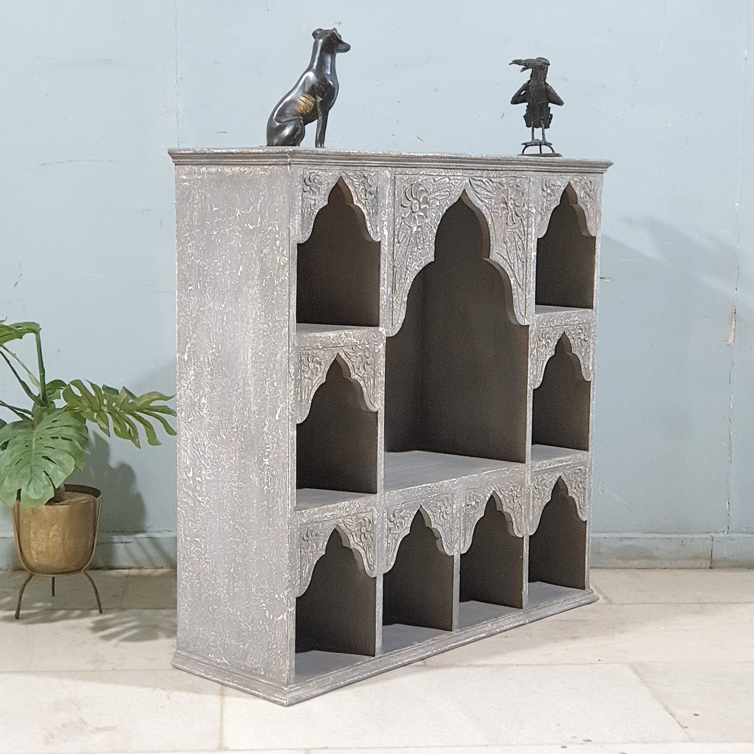 Hand‑Carved Mango Wood Mehrab Bookshelf — Grey Finish, Arched Openings, 90 × 90 × 30 cm