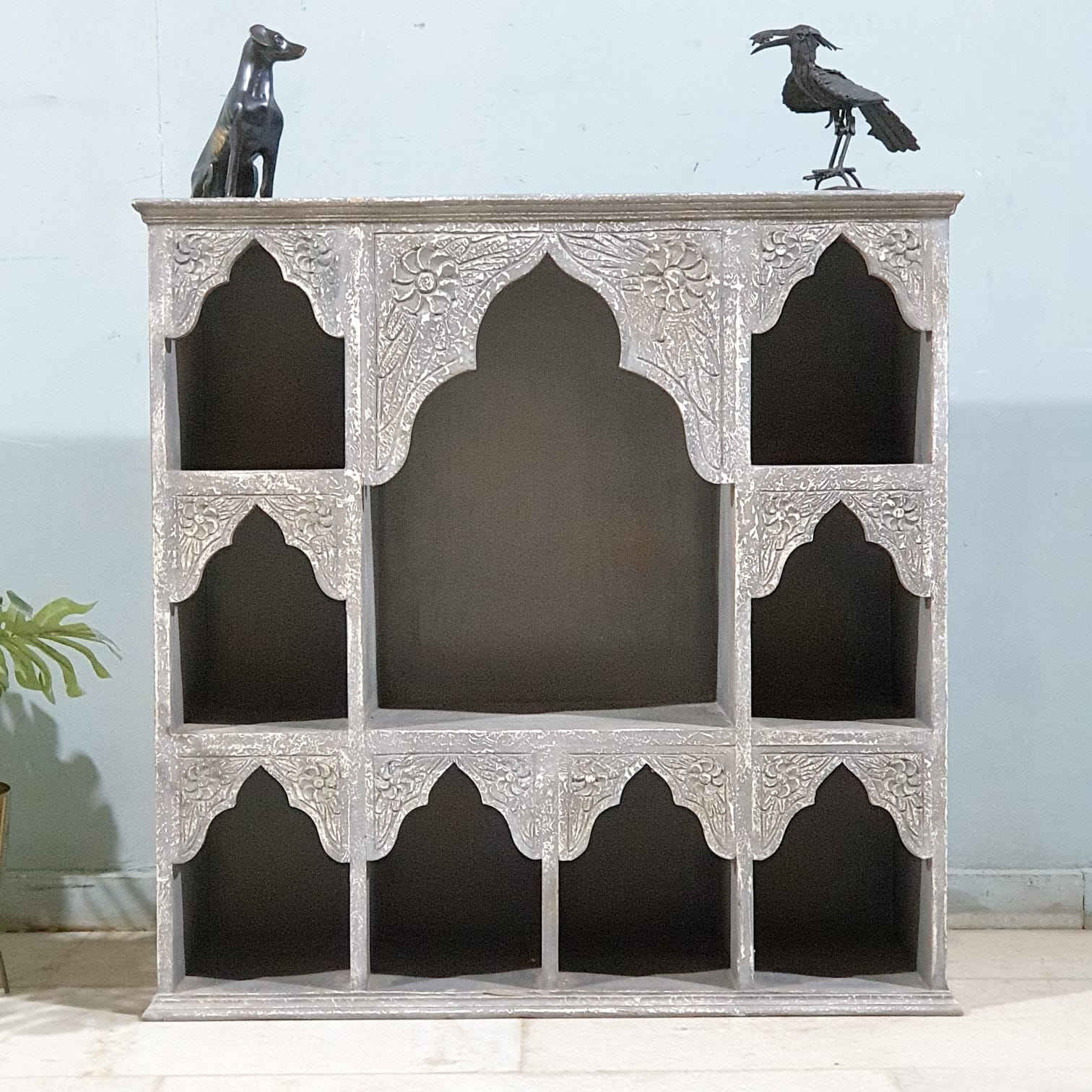 Hand‑Carved Mango Wood Mehrab Bookshelf — Grey Finish, Arched Openings, 90 × 90 × 30 cm