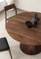 Round tables for intimate dining experiences
