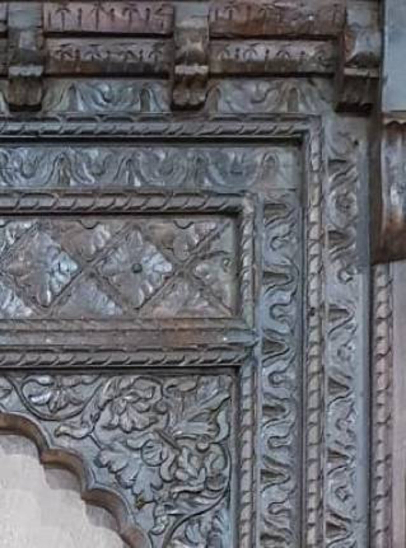 Solid Mango Wood Full‑Length Arch Mirror — Hand‑Carved Mughal Frame, 210 × 110 × 15 cm, Distressed Brown