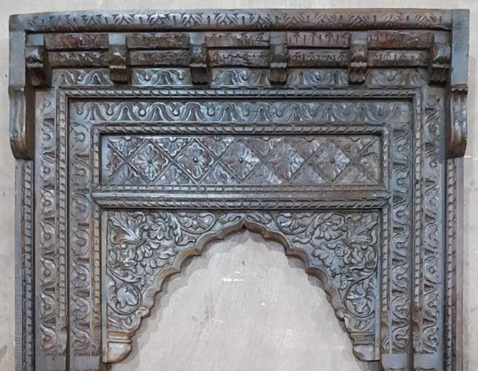 Solid Mango Wood Full‑Length Arch Mirror — Hand‑Carved Mughal Frame, 210 × 110 × 15 cm, Distressed Brown
