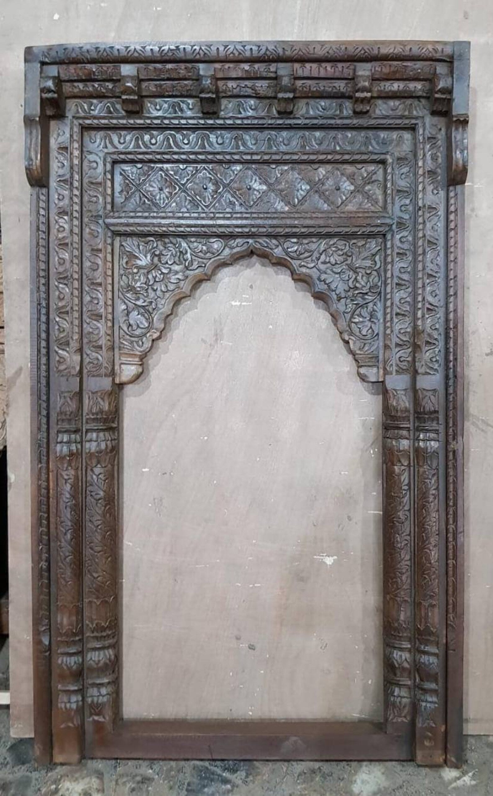 Full‑length hand‑carved mango wood Mughal arch mirror, distressed brown, 210 × 110 × 15 cm; vintage Indian statement piece with floral carvings and layered moldings.

