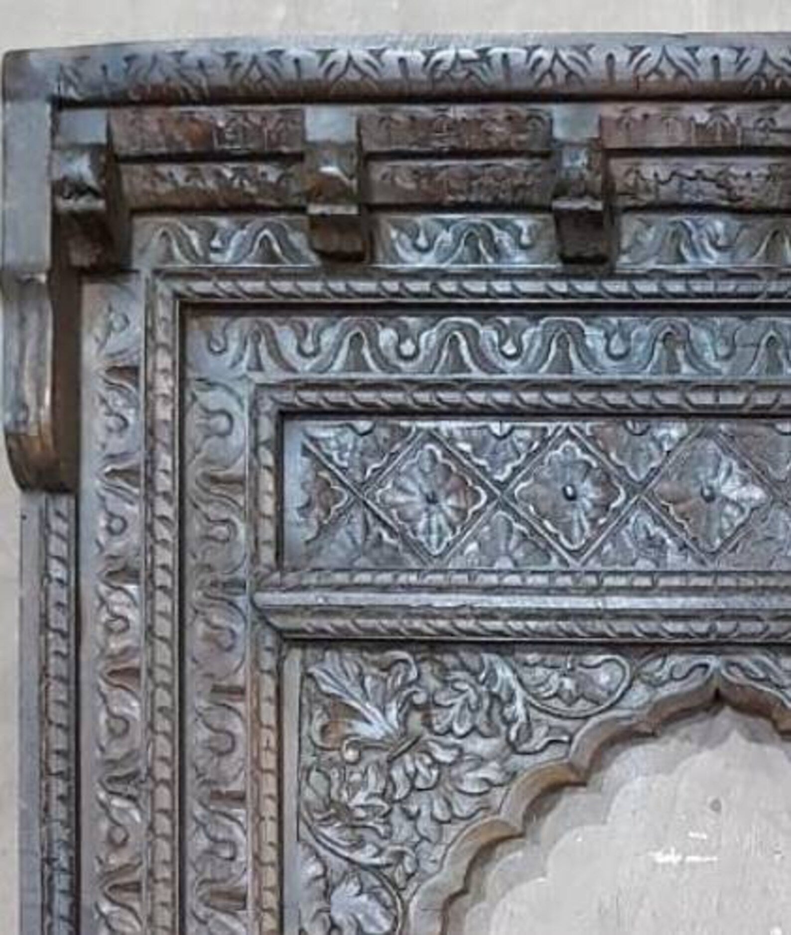 Solid Mango Wood Full‑Length Arch Mirror — Hand‑Carved Mughal Frame, 210 × 110 × 15 cm, Distressed Brown