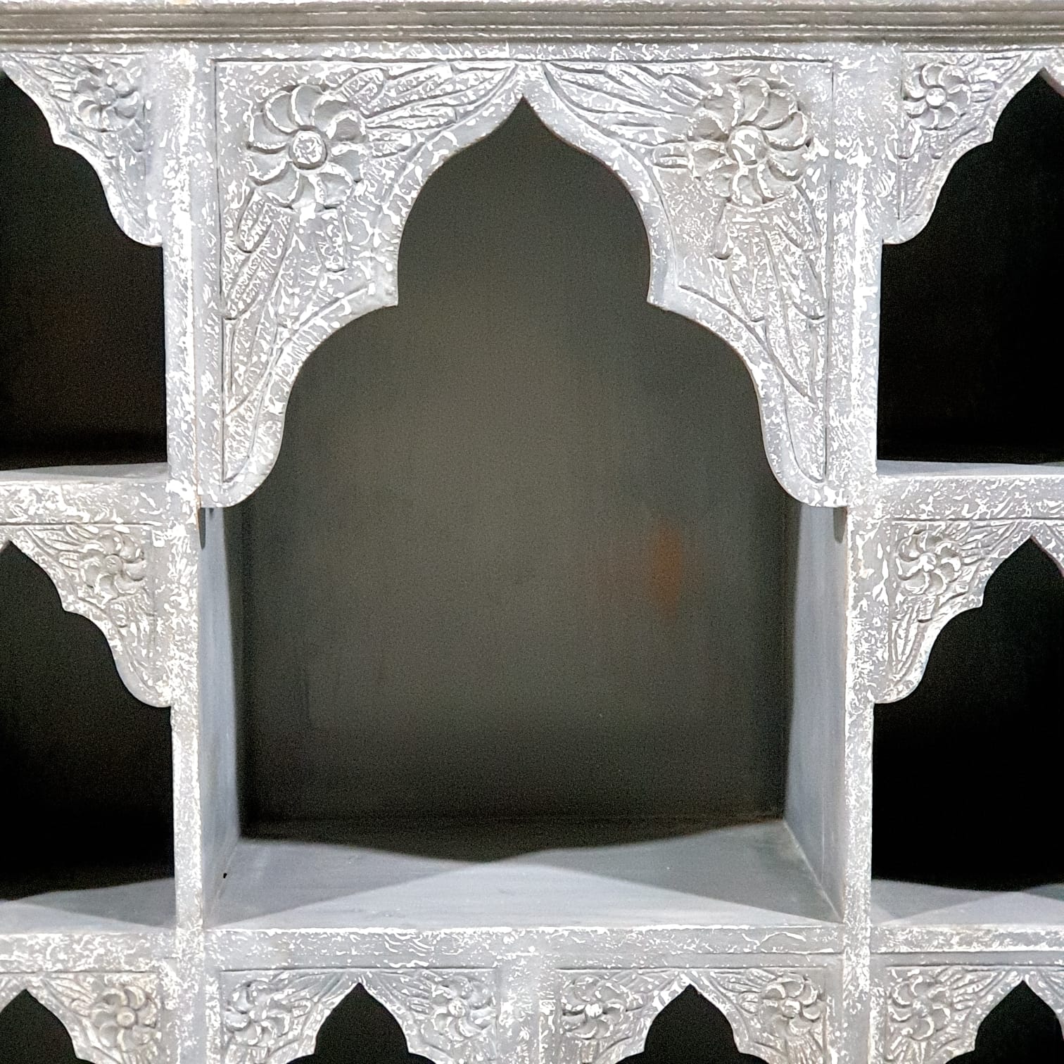 Hand‑Carved Mango Wood Mehrab Bookshelf — Grey Finish, Arched Openings, 90 × 90 × 30 cm